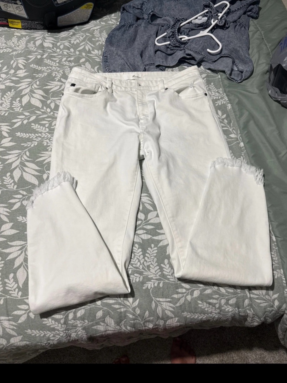 KanCan Straight Leg White Jeans with Frayed Hem